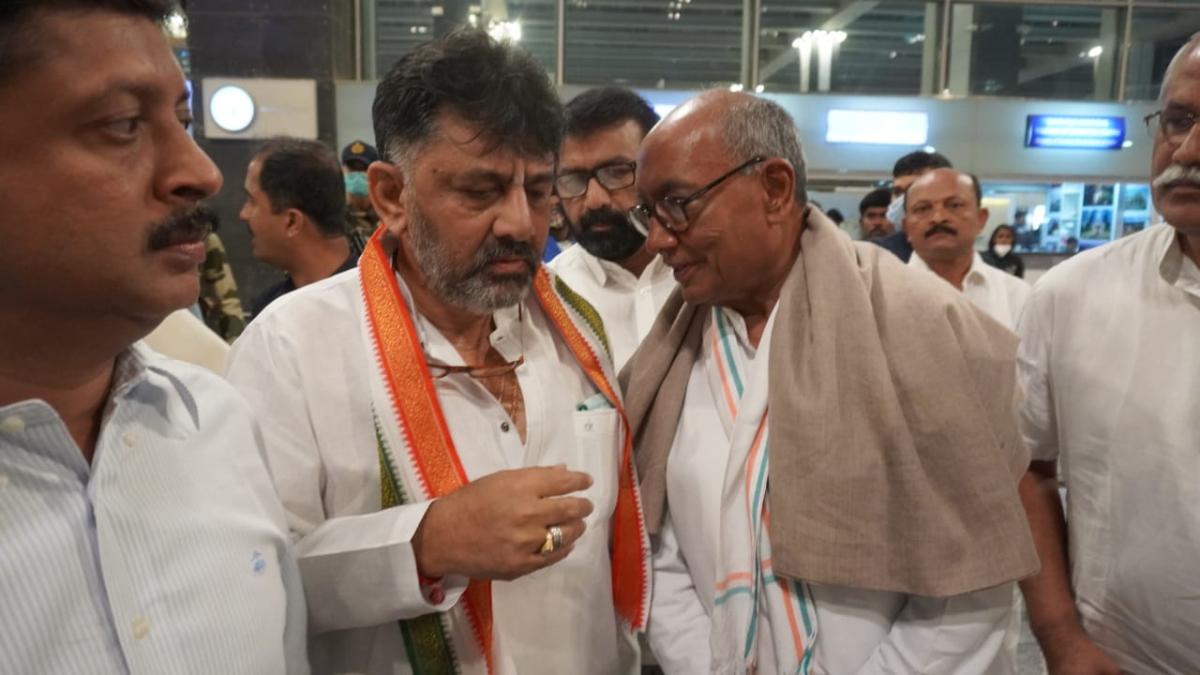 Digvijaya Singh lands in Bengaluru, claims rebel Congress MLAs being held hostage