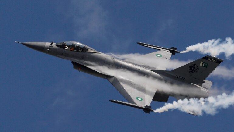 Pilot killed in Pakistan Air Force F-16 crash in Islamabad ...