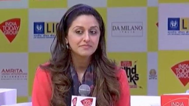 Rana Kapoor’s daughter Roshni stopped at Mumbai Airport while boarding flight to London thumbnail