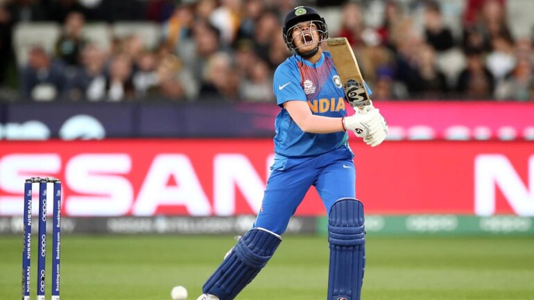 Shafali Verma Breaks Down After T20 World Cup Loss Consoled
