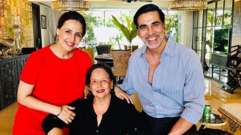 Akshay Kumar wishes mom Aruna Bhatia on Mother's Day - Movies News