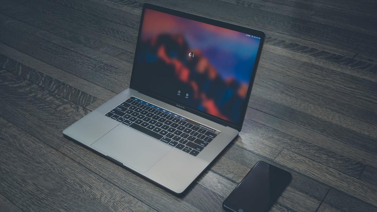 how to screenshot on a macbook pro laptop