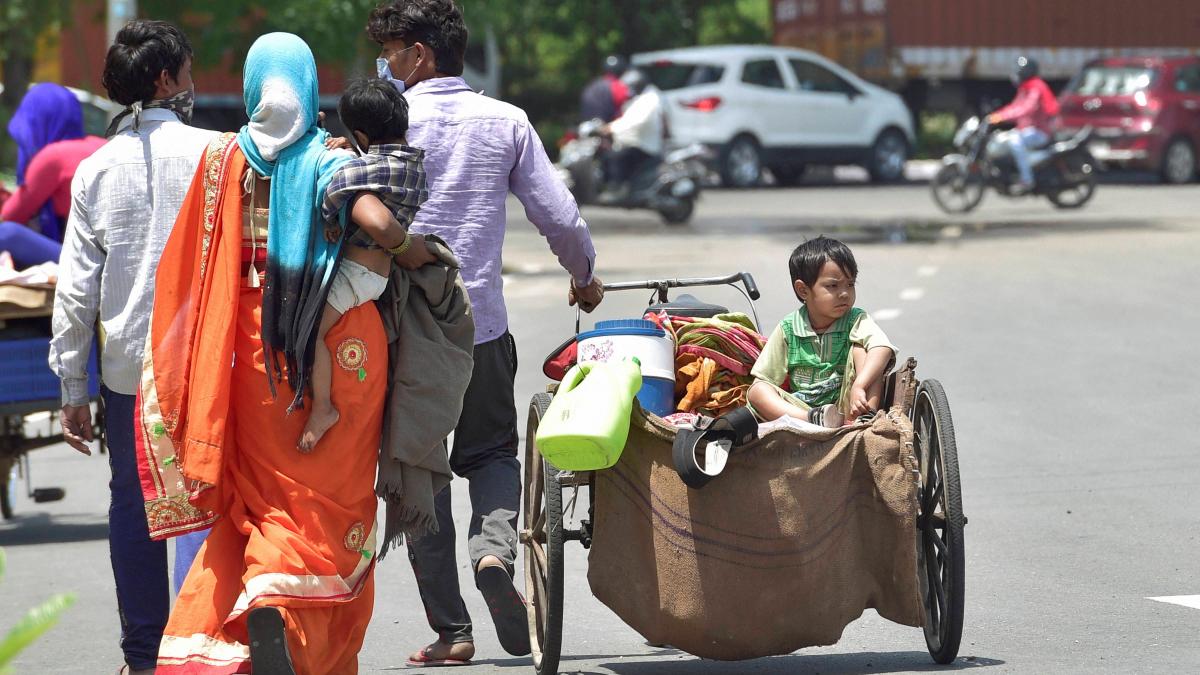 After walking 100 km, migrant labourer's wife delivers baby, child dies