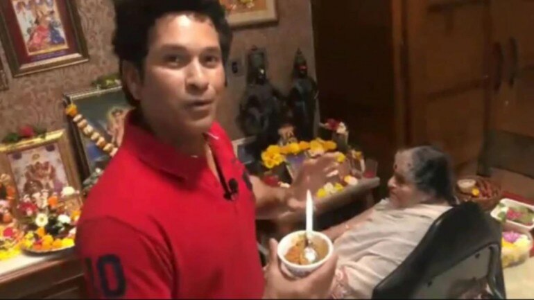 sachin tendulkar mother's day post, sachin tendulkar mother, sachin tendulkar Aai, cricket Former India captain Sachin Tendulkar with his mother Rajni Tendulkar (Courtesy- Twitter)