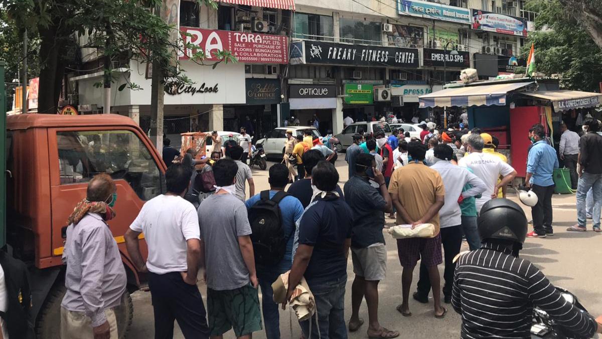 are liquor shops open today in delhi