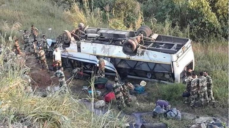 Fact Check Old Video Of Jawans Injured In Bus Accident Linked To Galwan Valley Clash Fact Check News
