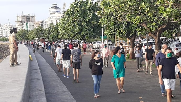 Social distancing takes a hike as Mumbaikars return to Marine Drive for walks after months