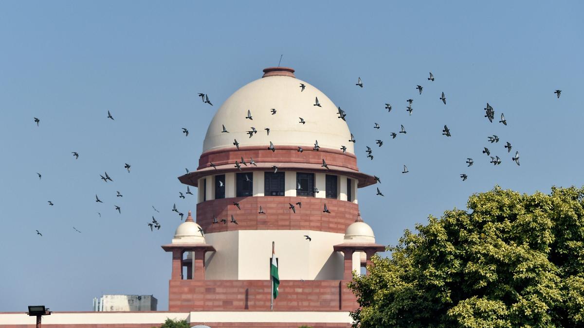 Supreme Court says all migrant labourers must be sent back in 15 days, Centre must give trains in 24 hours of demand