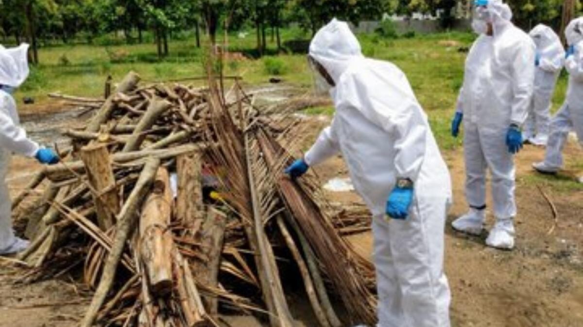 Karnataka: Congress MP assists in last rites of Covid-19 patient ...