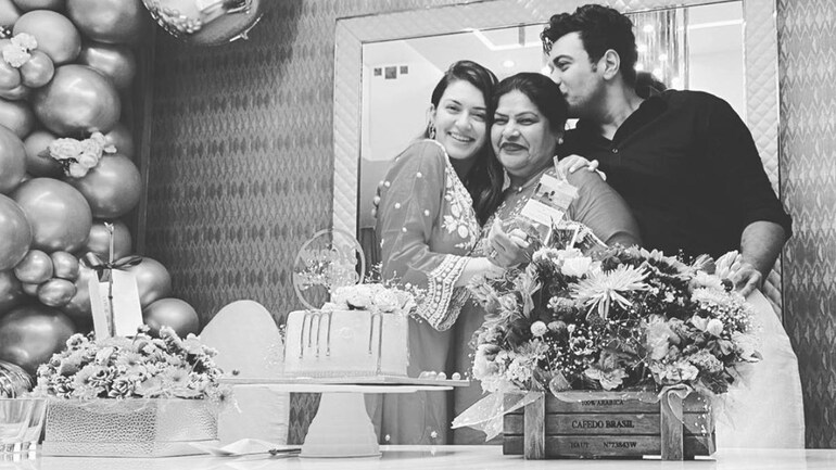 Hansika Motwani Hosts Birthday Party For Her Mom Mona See Pics Movies News
