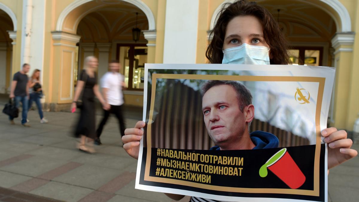 Navalny's poisoning in Russia spurs supporters to fight on