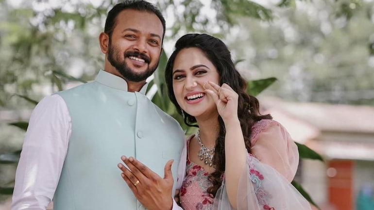 Miya George gets engaged to Ashwin in a grand ceremony. See viral pics - Movies News