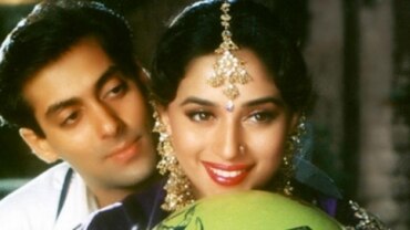 Salman KhanとMadhuri DixitがHum Aapke Hain Kounで主導的な役割を果たしました。 Salman KhanとMadhuri DixitがHum Aapke Hain Kounで主導的な役割を果たしました。