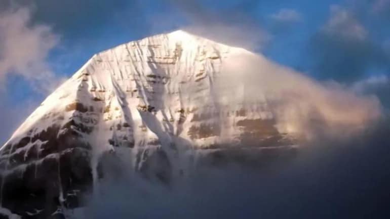 Mt Kailash and many areas along Manasarovar, including Rakshastal and Gauri Kund, are revered places in Hinduism and Buddhism. (File photo: Reuters)| x