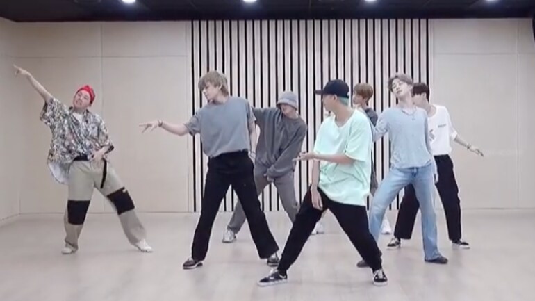 Mashup Videos Of Bts Grooving On Chadhti Jawani And Tumse Milke Dil Ka Will Make You Want To Dance Too Trending News News