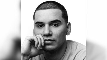 Devon Rodriguez sketches people travelling during pandemic. Photo: Instagram/ Devon Rodriguez Devon Rodriguez sketches people travelling during pandemic. Photo: Instagram/ Devon Rodriguez