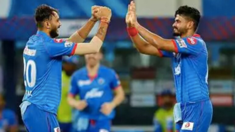Ipl 2020 Shreyas Iyer Dons Translator Role Cracks Up Pommie Mbangwa With Axar Patel Joke Sports News