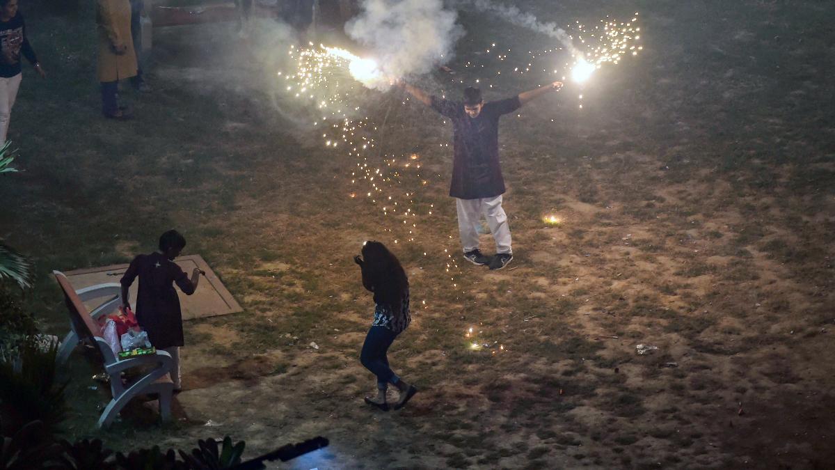 Rajasthan govt imposes Rs 10,000 fine on sale of firecrackers