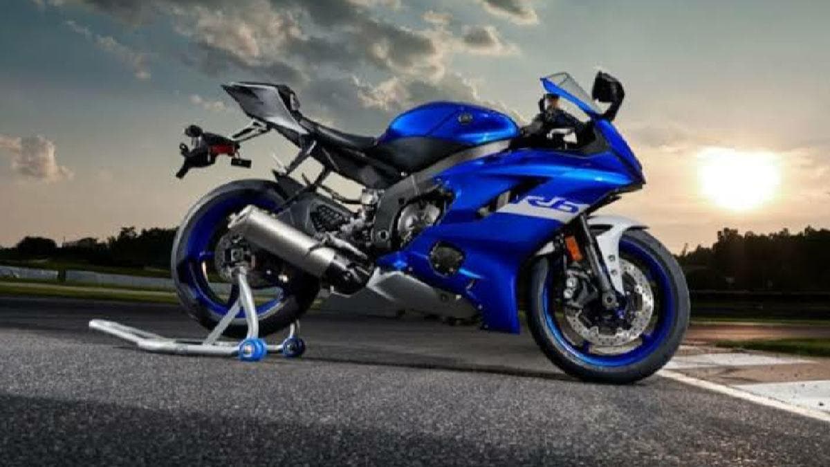 R6 top street bike