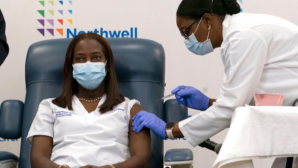 New York nurse becomes first US citizen to get Covid vaccine, country starts mass rollout