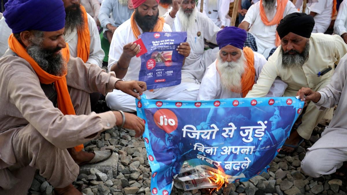 Boycott Jio: Reliance alleges Airtel, Vi luring customers to opt out of Jio over farmers' protest, rivals junk charge - Business News