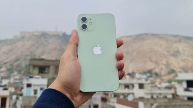 Tech in 2020: Android phones chase masses, lose high-end to Apple - Vimarsana News