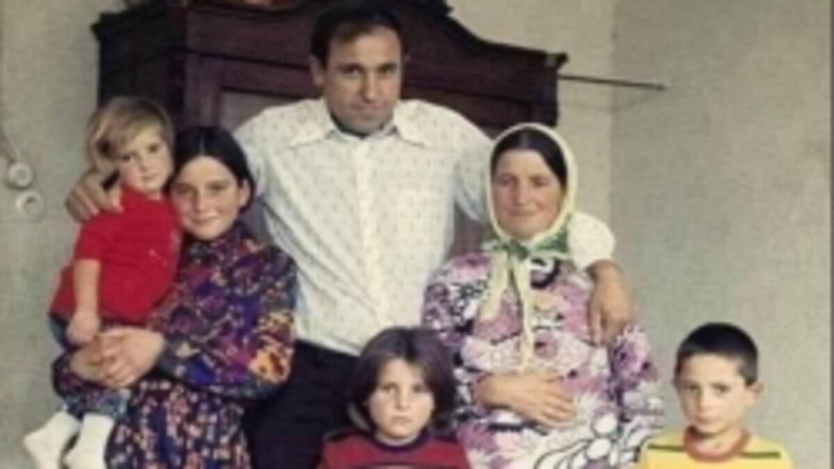picture of turkish immigrant family when they newly arrived in germany the boy in yellow is dr ugur sahin ceo of german firm biontech se which developed the covid 19 vaccine along with pfizer inc