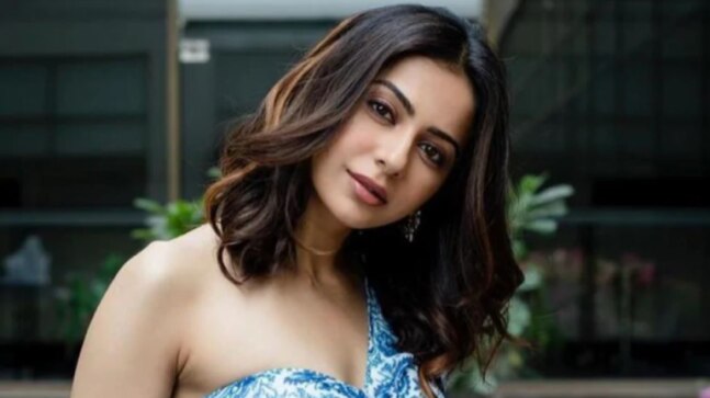 Rakul Preet does Vrikshasana in throwback pic from Maldives, reveals key to her fitness - Vimarsana News