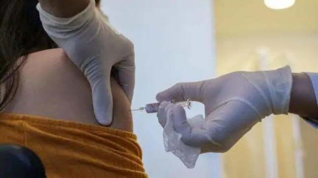 Agra: Covid-19 vaccines are safe, say doctors as they take mock jab to boost confidence - Vimarsana News