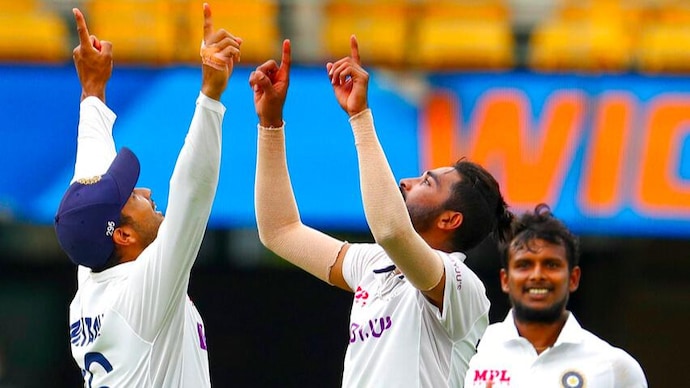 Mohammed Siraj led the Indian bowling attack from the front with 5 wickets on Day 4 (AP Photo) 4th Test: Ajay Jadeja lauds India's team spirit after Jasprit Bumrah greets 5 star Mohammed Siraj with a hug