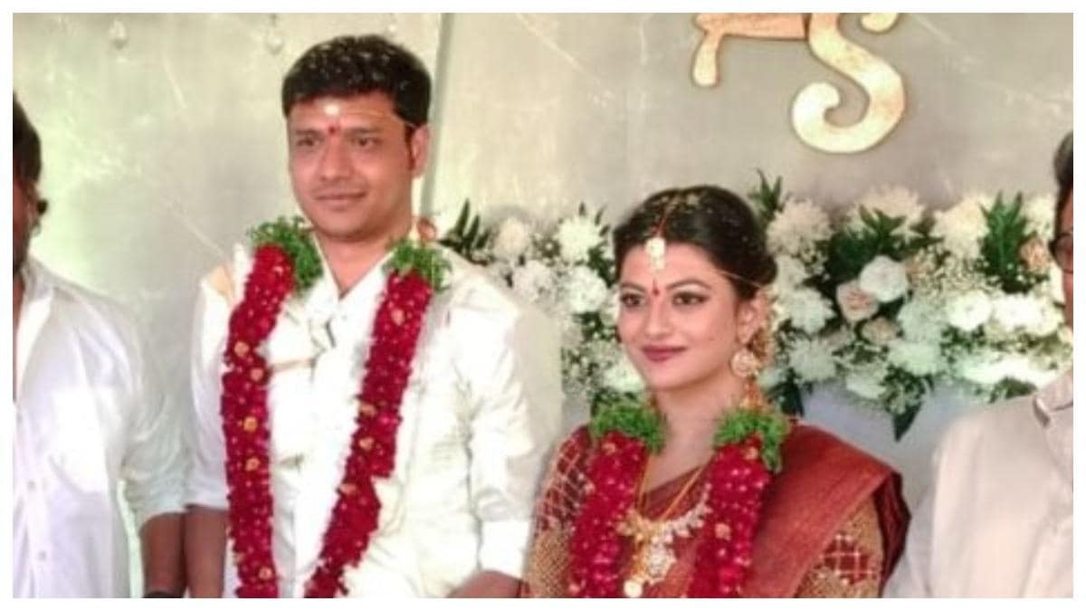 Kayal Anandhi ties the knot with Socrates in Warangal. See pics - Movies News