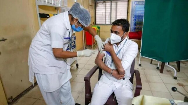 11% of India's 61 lakh healthcare workers receive the Covid-19 jab so far - Vimarsana News