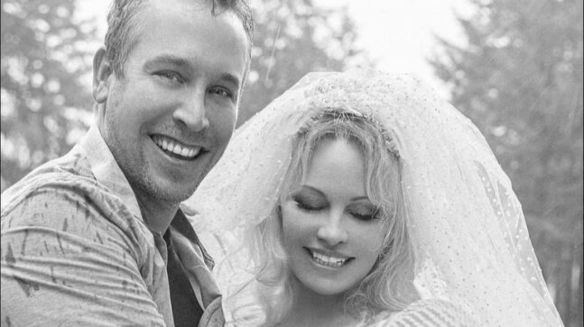 Pamela Anderson gets married to bodyguard Dan Hayhurst in intimate