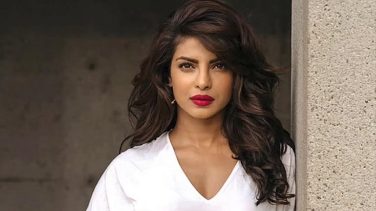 Priyanka Chopra flouts London lockdown on salon visit, says it was for film. Cops alerted - Movies News