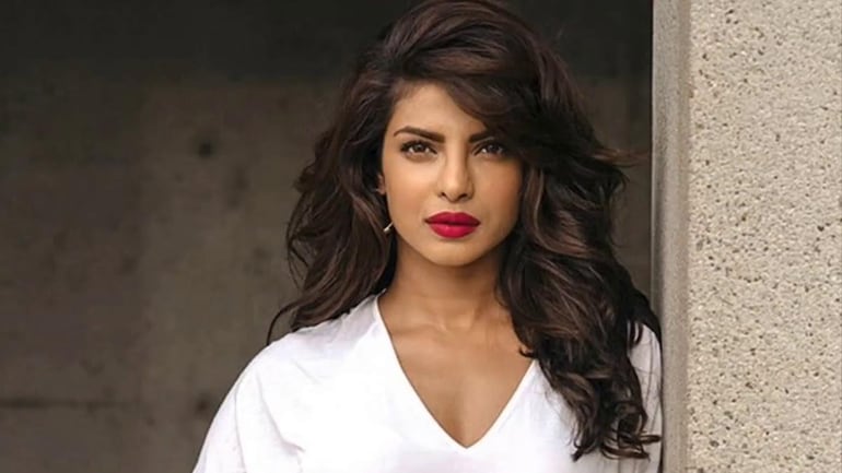 Priyanka Chopra Flouts London Lockdown On Salon Visit, Says It Was For Film. Cops Alerted - Movies News