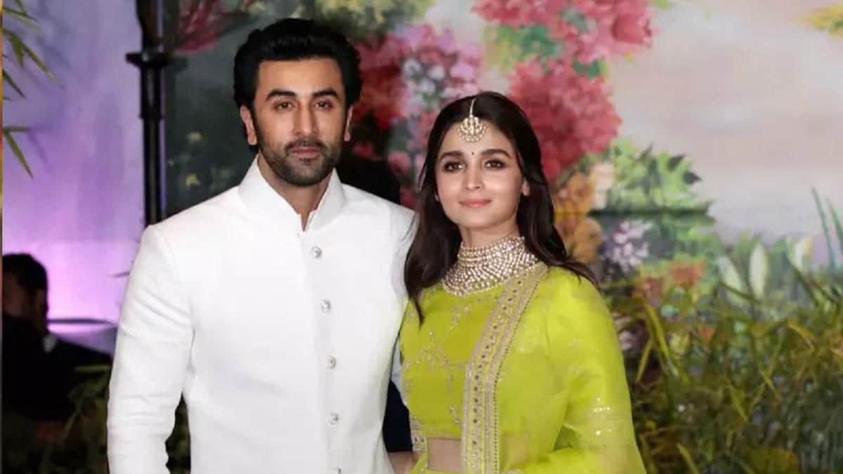 Alia Bhatt says she loves Ranbir Kapoor, but there's a twist - Movies News