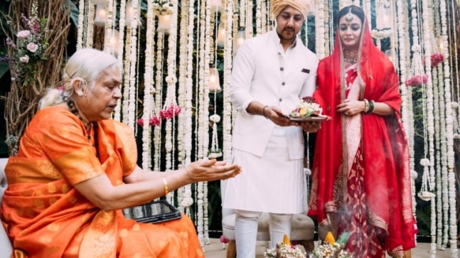 Dia Mirza shares pic of female priest who conducted her wedding ceremony: Rise up - India Today