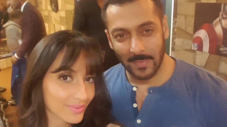 When Nora Fatehi clicked the coolest selfie with Salman Khan. See