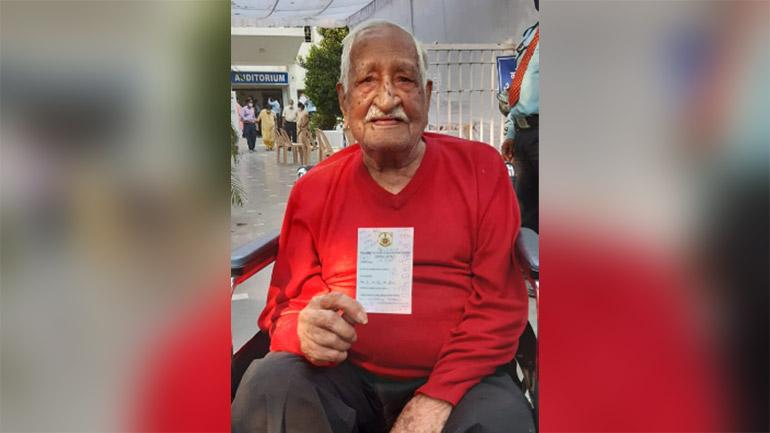 Delhi: 104-year-old receives jab, says Covid vaccination is safe