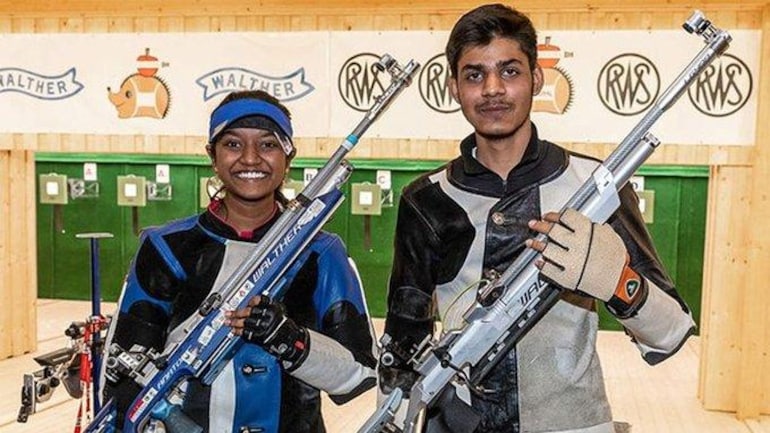 Divyansh, Elavenil zdobywa 10-metrowe złoto karabinu mieszanego na Mistrzostwach Świata ISSF. (Zdjęcie na Twitterze)