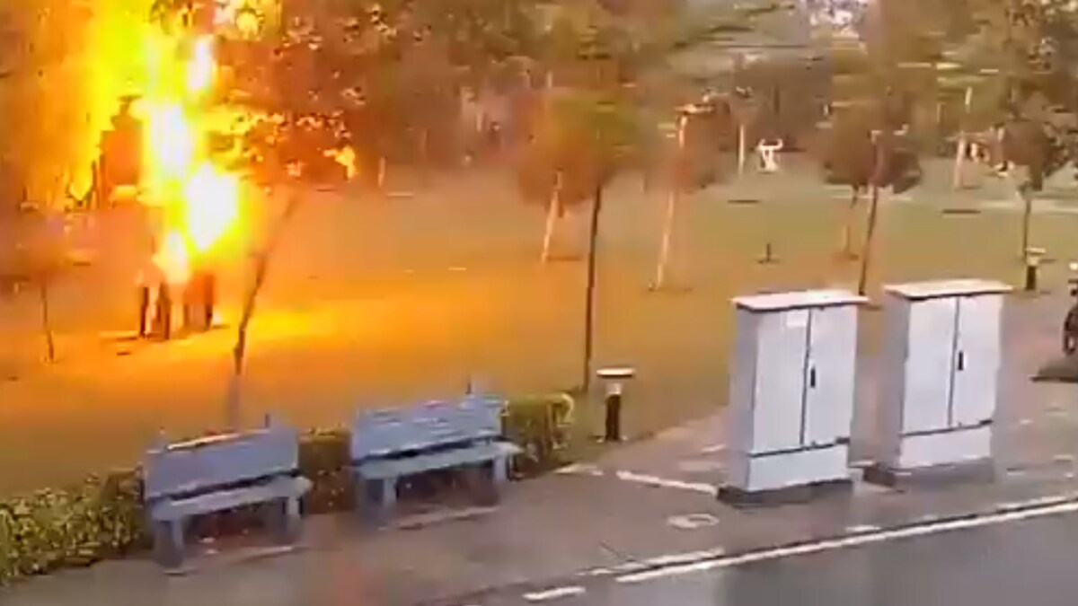 Struck By Lightning 4 Men In Gurugram Live To Tell Their Tale Watch Video Cities News Struck By Lightning 4 Men In Gurugram Live To Tell Their Tale Watch Video Cities News