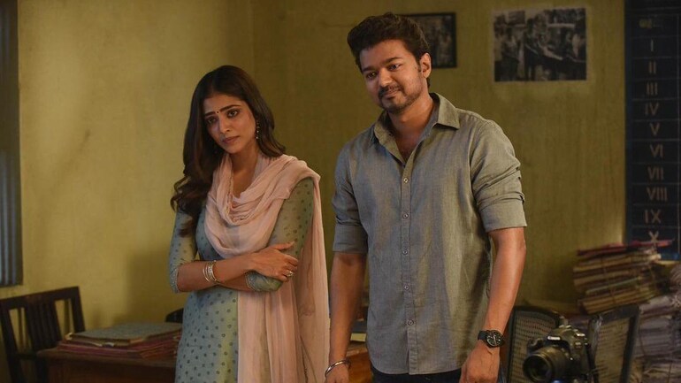 Malavika Mohanan posts unseen pics from Master as film completes 50 days in theatres - Movies News