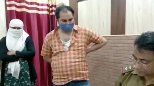 Meerut: Wife catches man with another woman, police intervene