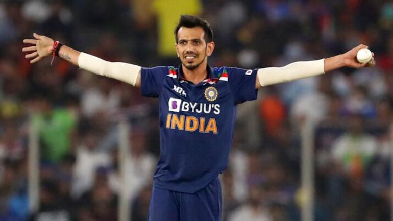 সঞ্জয় মাঞ্জরেকর দিলেন বিরাট কোহলিকে বিশেষ পরামর্শ! দল থেকে এই দুই ক্রিকেটারকে বাদ দিতে চান 3 T20I snub a wake up call for Yuzvendra Chahal, he will up his game in ODIs  vs England: Deep Dasgupta - Sports News