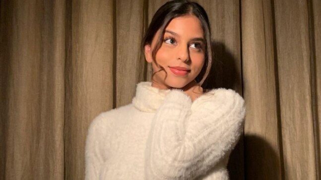 Suhana Khan flaunts her abs in crop top and jeans. Bonus, a peek into her cosy room