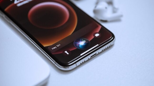 Apple will no longer make default Siri voice female, to add 2 new voices with natural sound