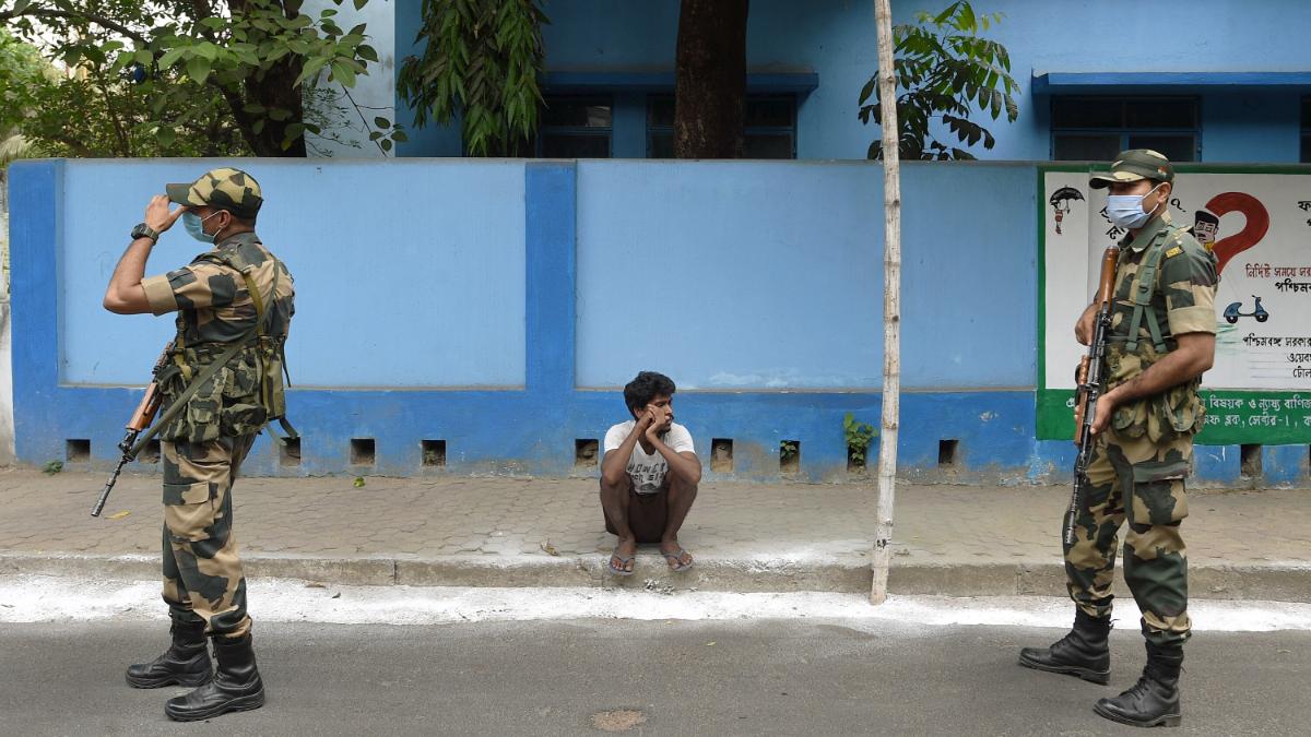 TMC, BJP candidates pelt stones at each other in Bengal's Bidhannagar amid polling