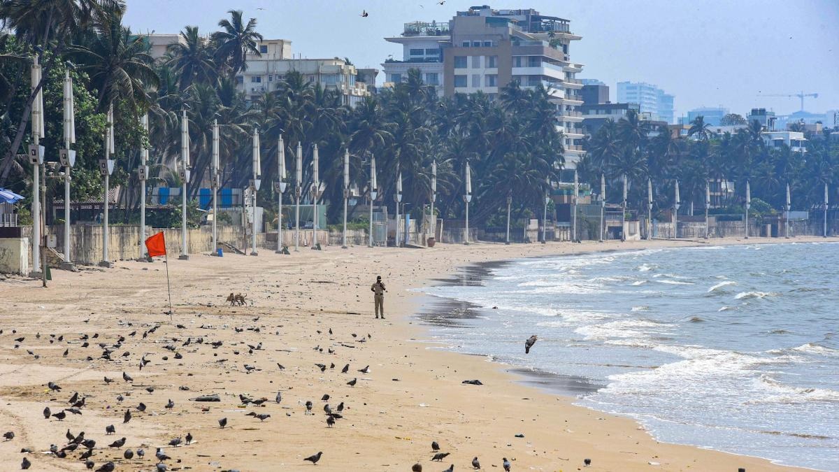 Covid surge: Beaches, gardens in Mumbai to remain shut from 8 pm to 7 am, full shutdown on weekends - Cities News