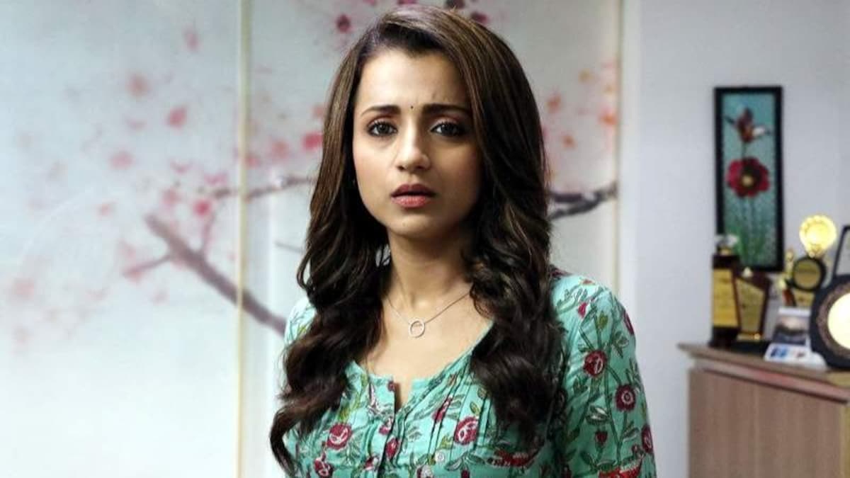 Paramapadham Vilayattu Movie Review: Trisha's political thriller ...