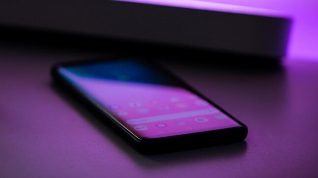 Your phone shares data with Google and Apple every 5 minutes, Android phones do it 20X more